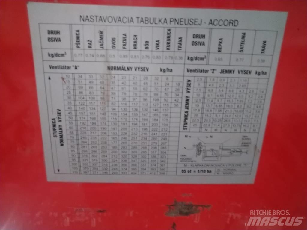  Pneusej MK 4 32 Mechanické sejačky