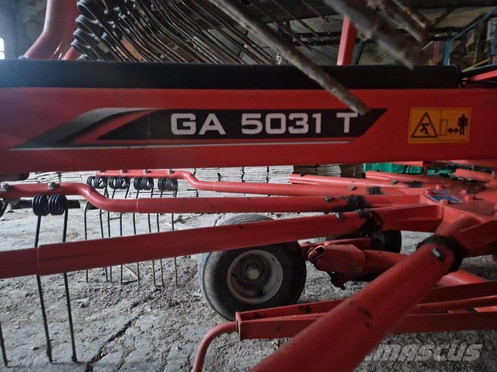Kuhn 5031T Obracače a zhrabovače sena