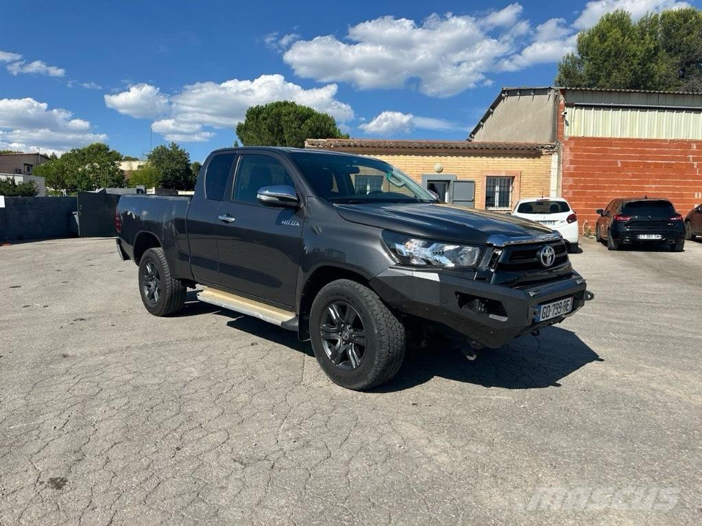 Toyota Hilux Automobily