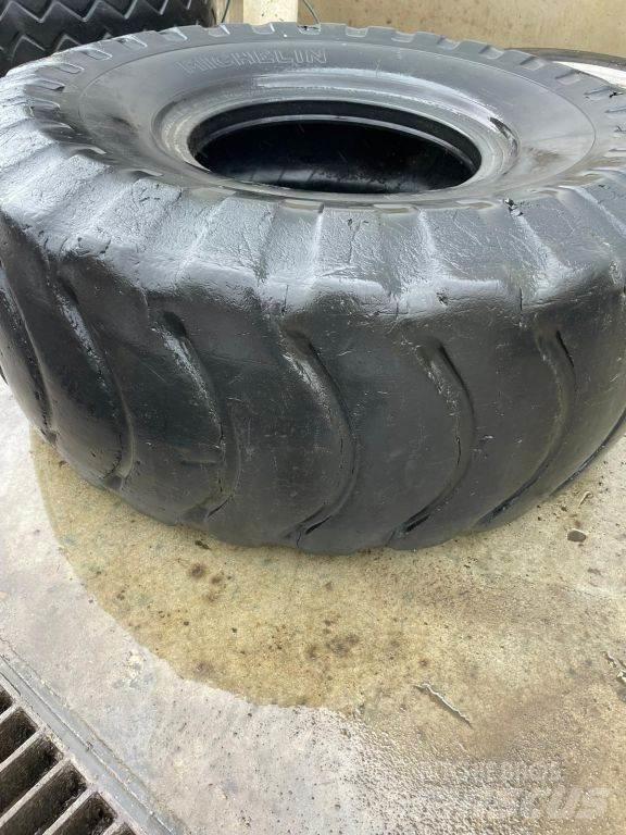  Diversen banden Pneumatiky, kolesá a ráfiky