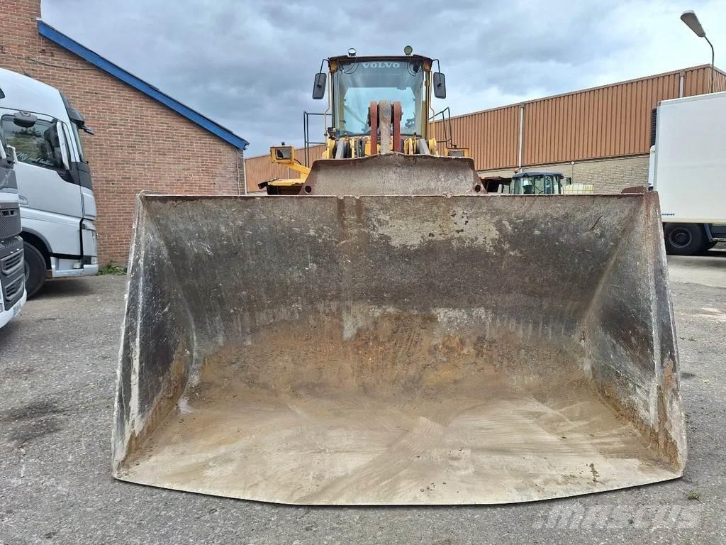 Volvo L220D Kolesové nakladače
