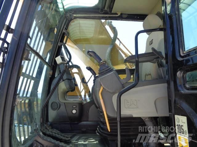 CAT 330 D L Pásové rýpadlá