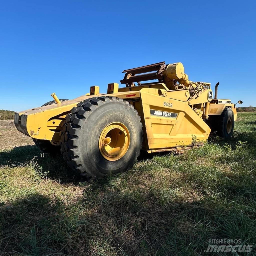 DEERE 862B Skrejpre