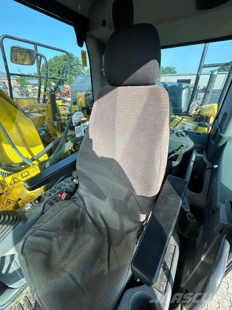 Komatsu PC 210 LC-11 Pásové rýpadlá