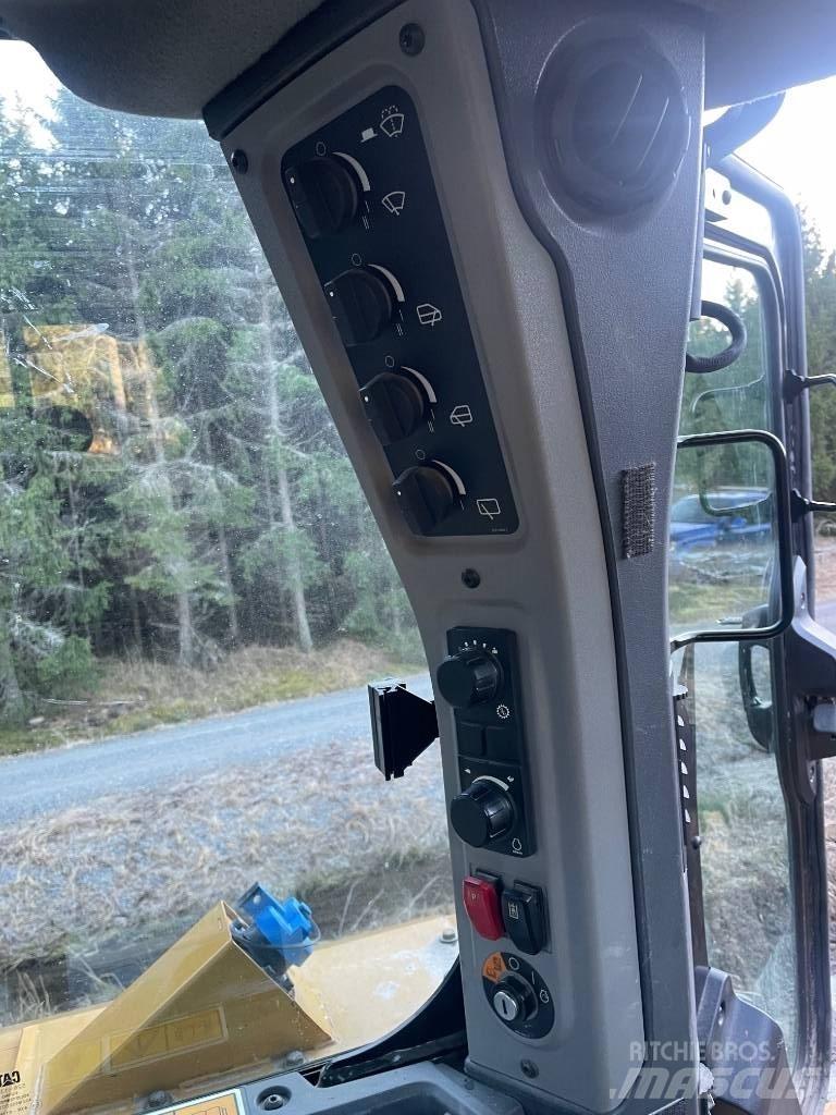 CAT D 6 XE LGP Pásové dozéry