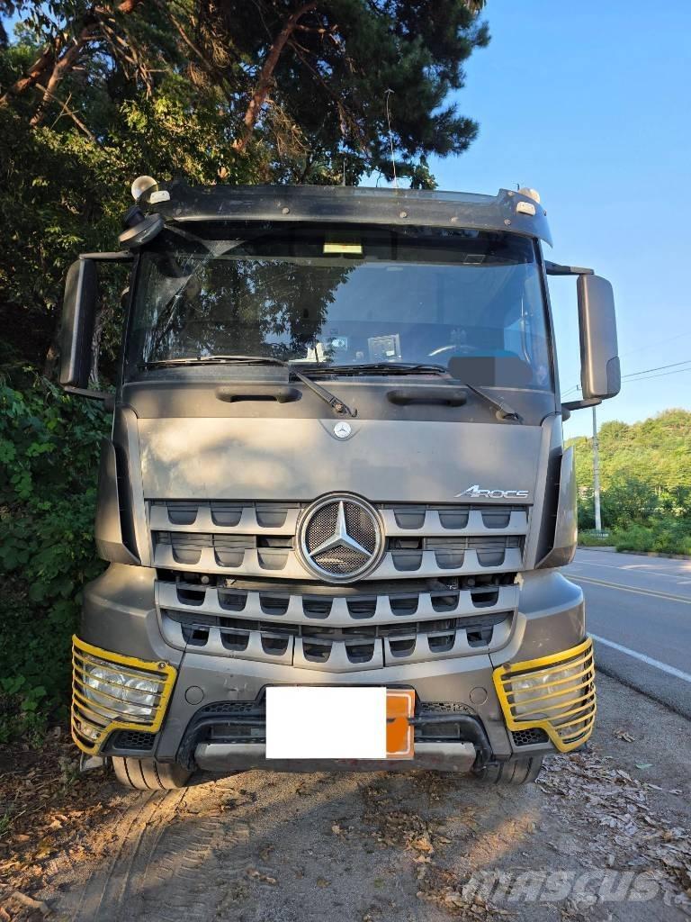 Mercedes-Benz 3951K Stavebné sklápače