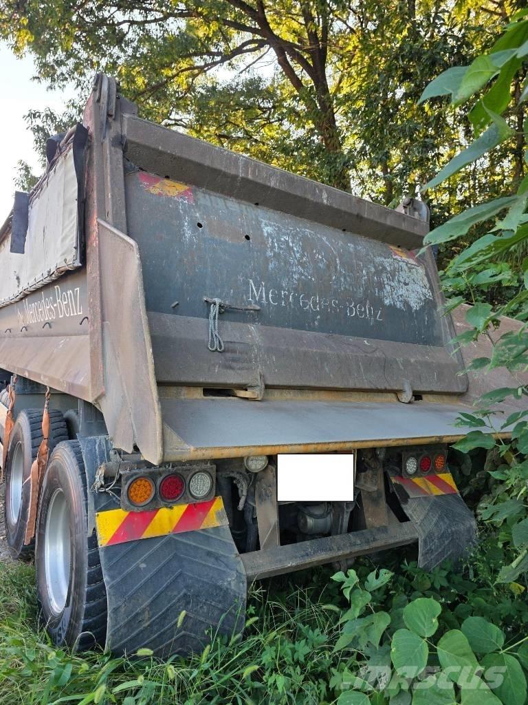 Mercedes-Benz 3951K Stavebné sklápače