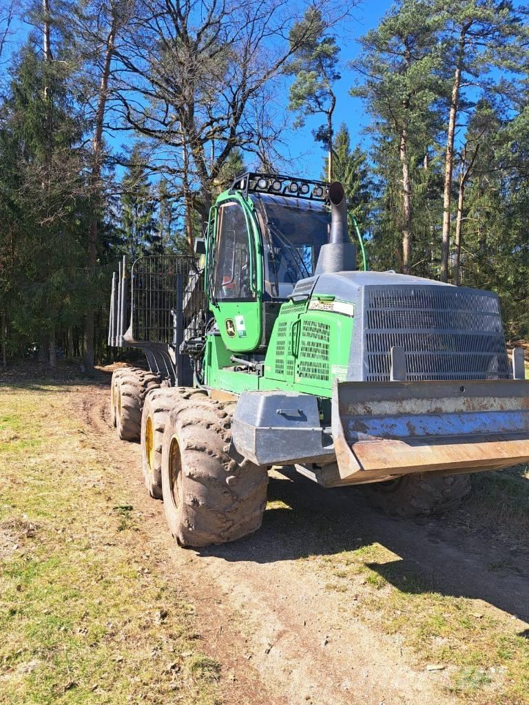 John Deere 1110 G Lesné traktory
