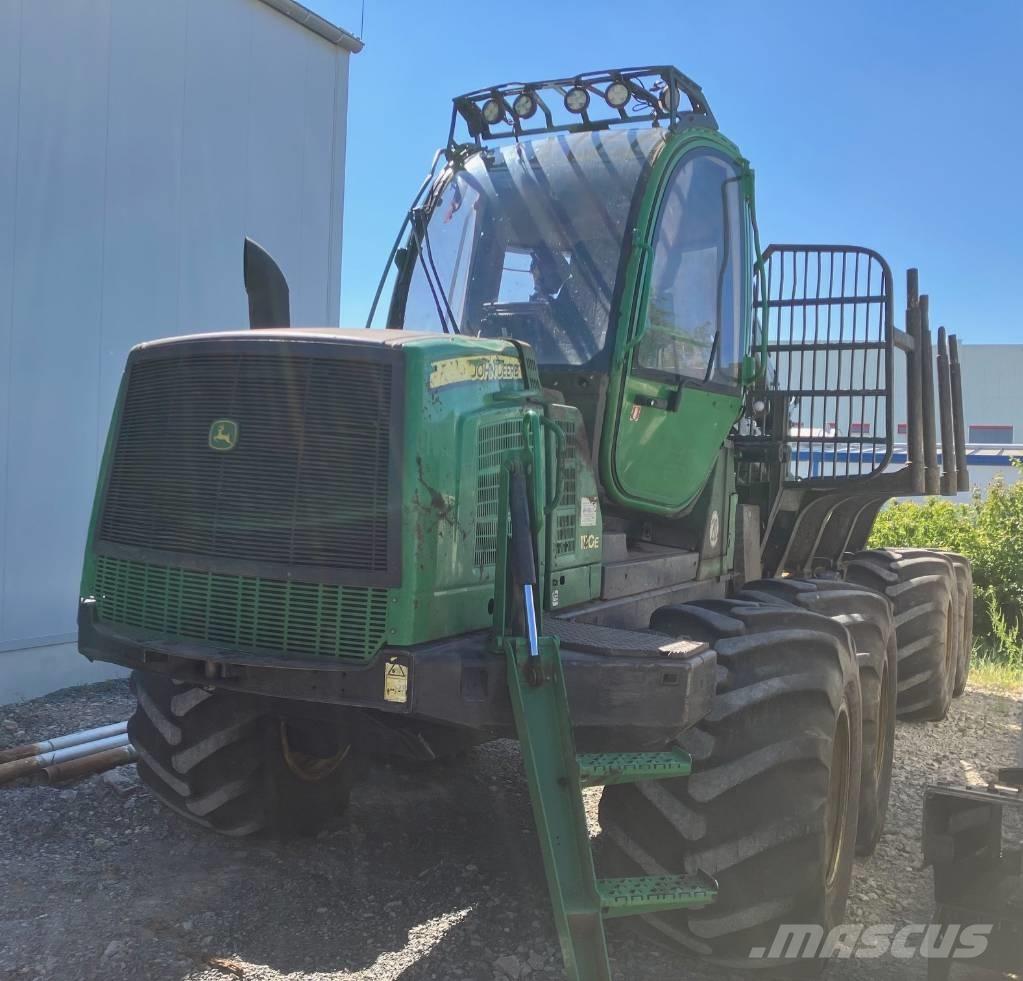 John Deere 1110 E Lesné traktory