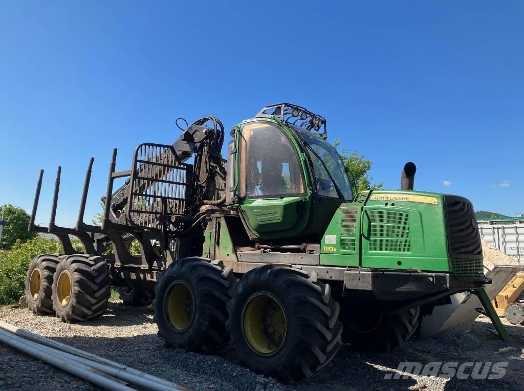 John Deere 1110 E Lesné traktory