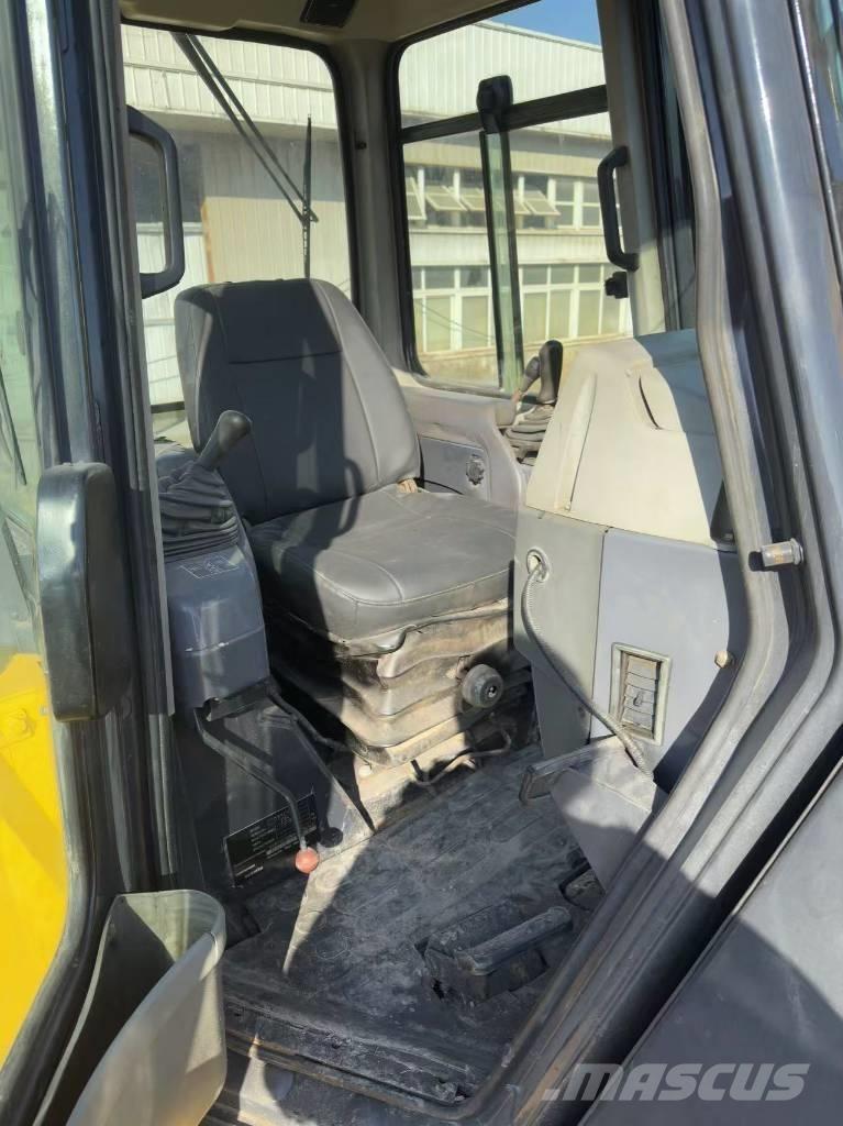 Komatsu D 85 EX-18 Pásové dozéry