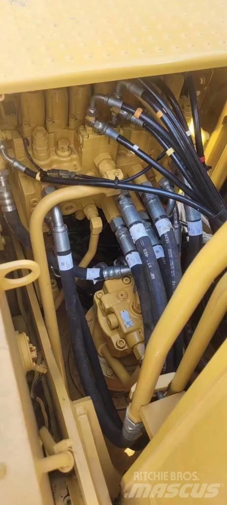 CAT 313D2GC Pásové rýpadlá