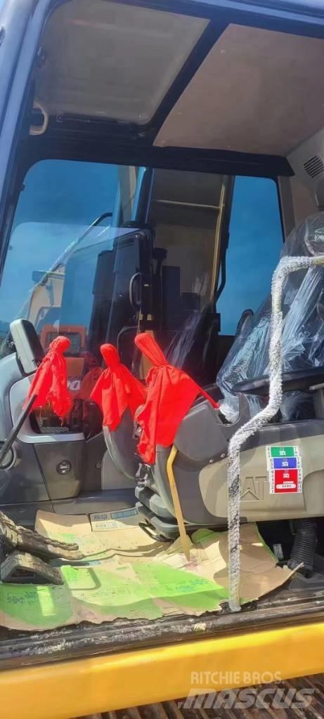 CAT 313D2GC Pásové rýpadlá