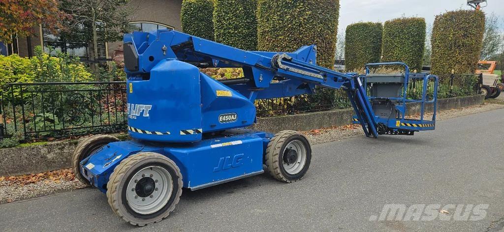 JLG E450aj Kĺbové plošiny