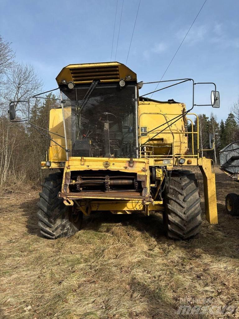 New Holland TX 36 Kombinované zberacie stroje