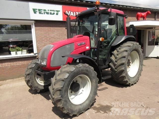 Valtra A93 HITECH Traktory