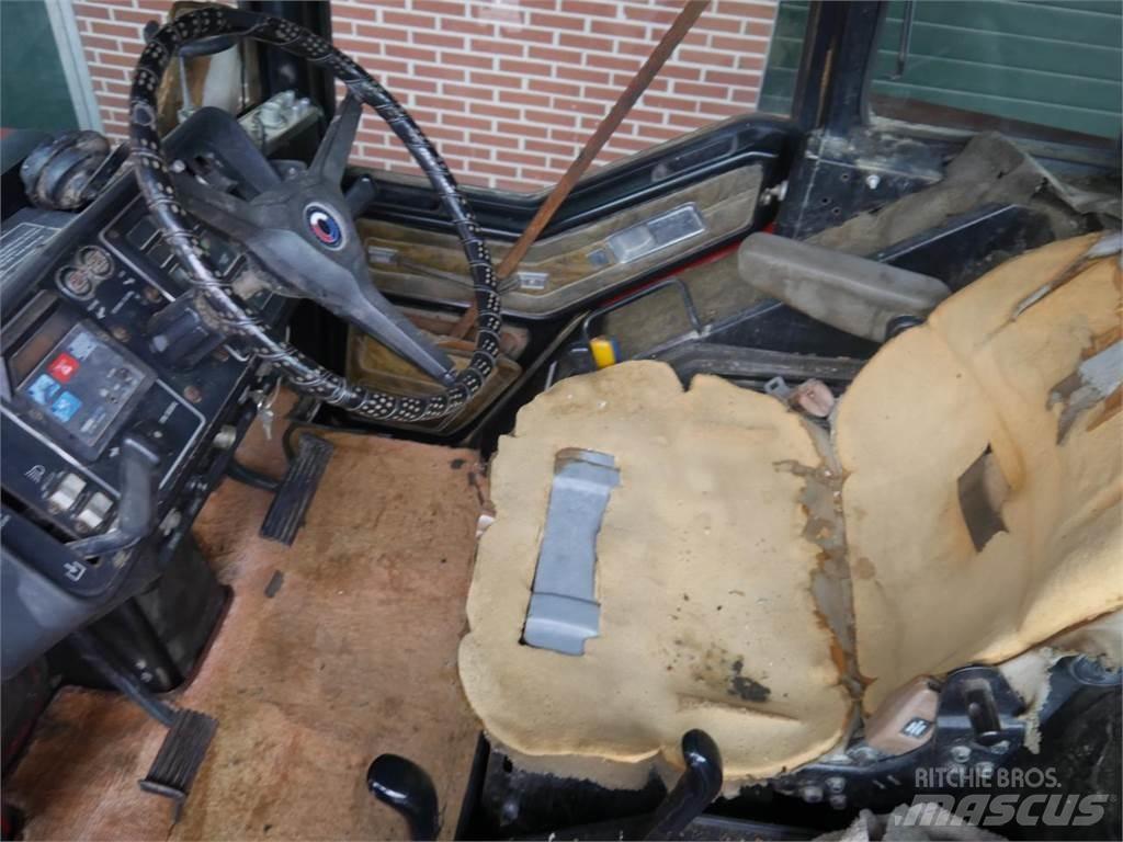 Case IH IHC 3588 Traktory