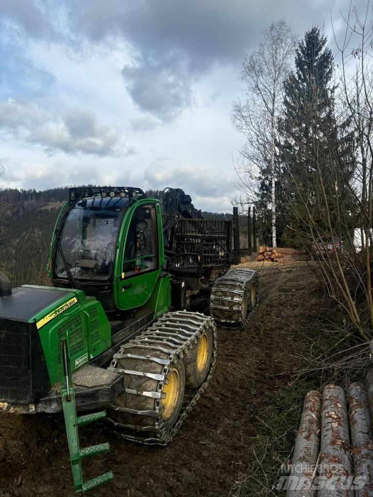 John Deere 1110 E Lesné traktory