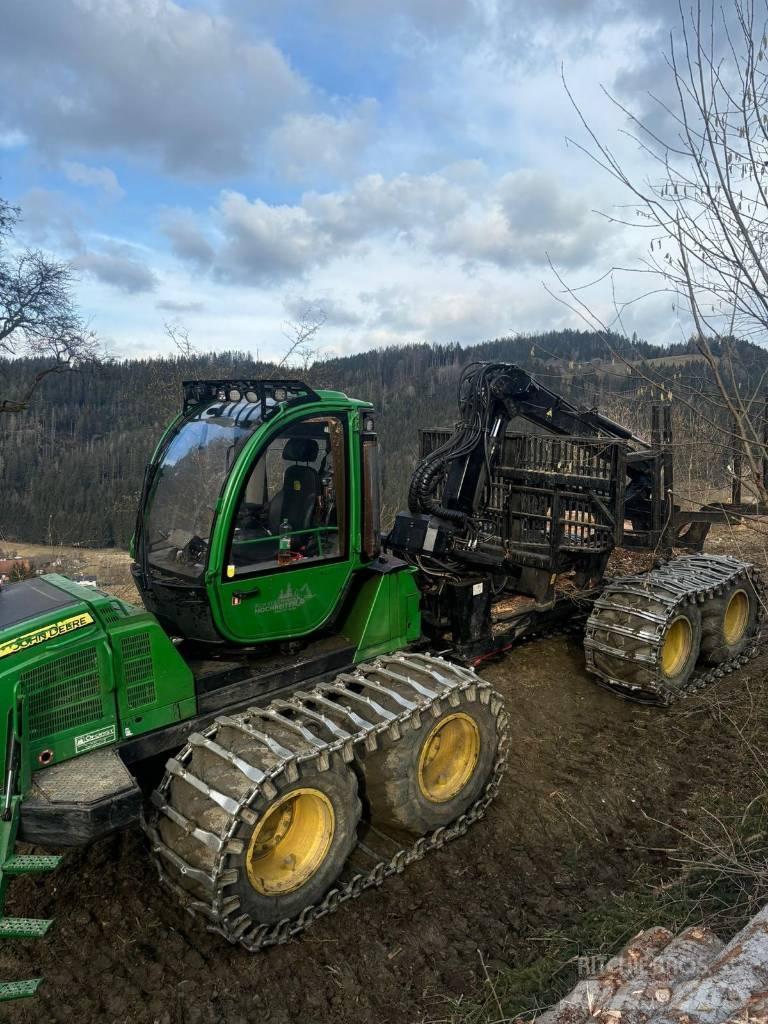 John Deere 1110 E Lesné traktory