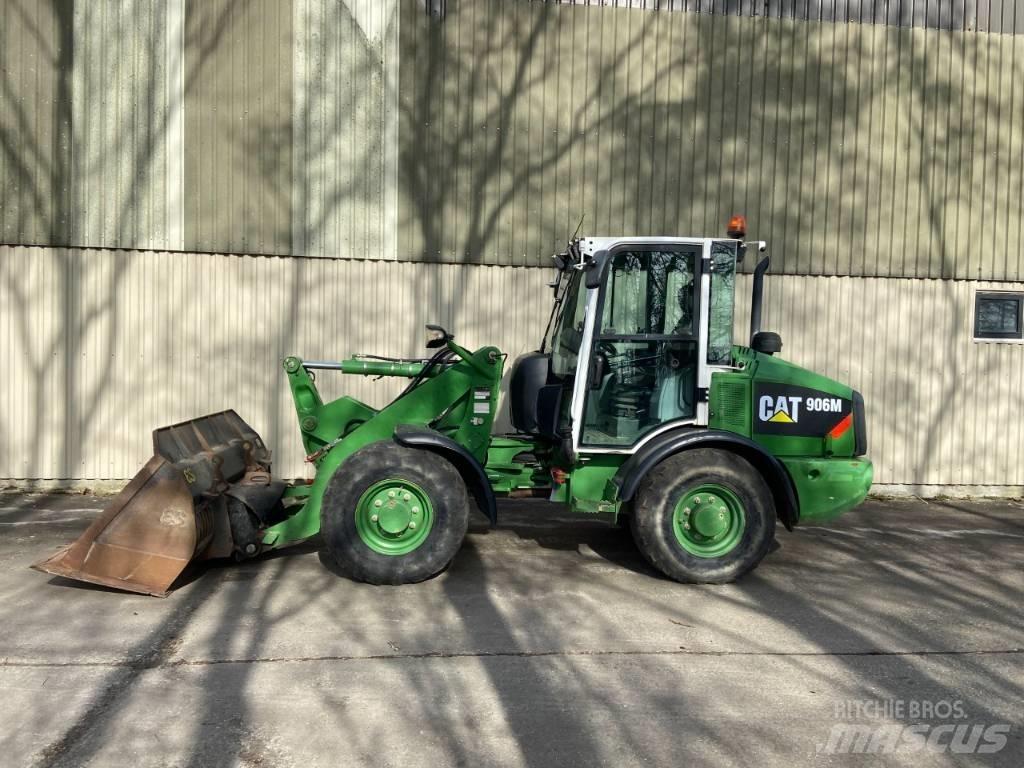 CAT 906M Kolesové nakladače
