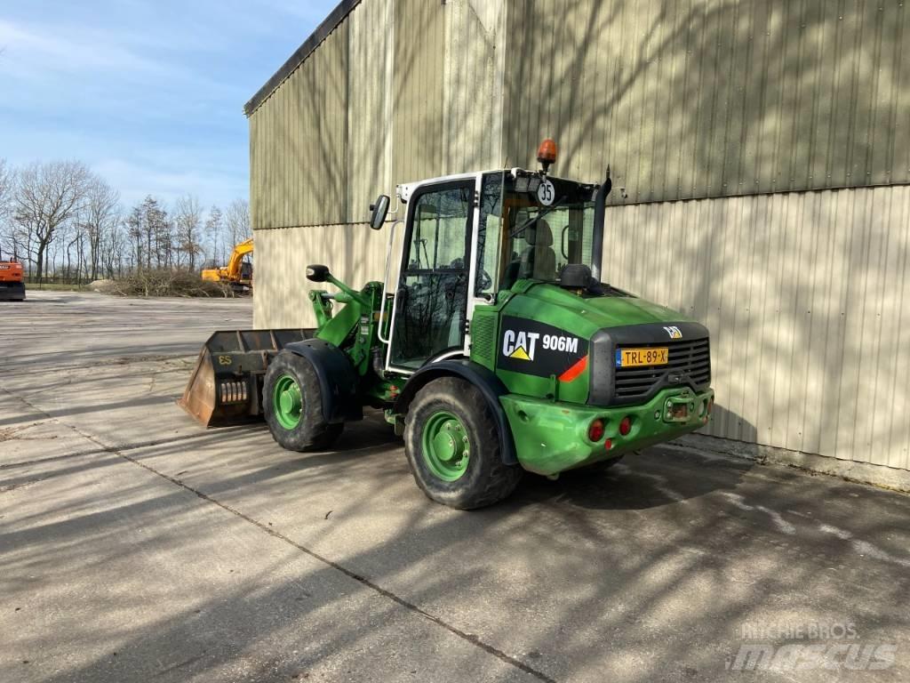CAT 906M Kolesové nakladače