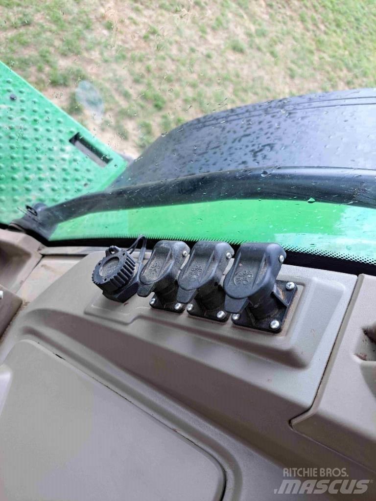 John Deere 8R410 Traktory