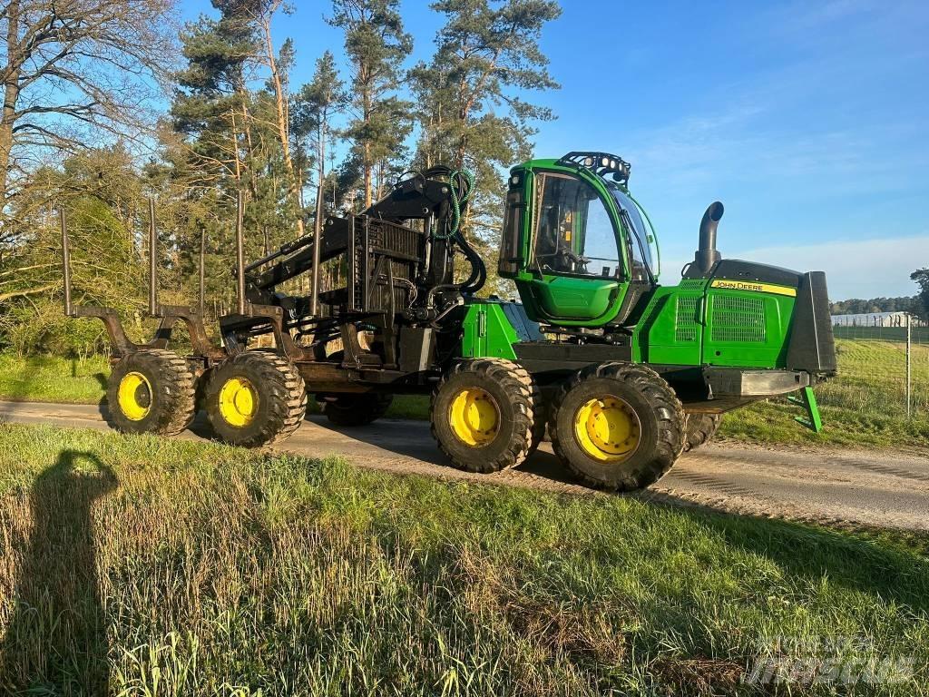 John Deere 1210 E Lesné traktory