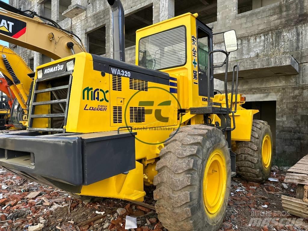 Komatsu WA 320 Kolesové nakladače