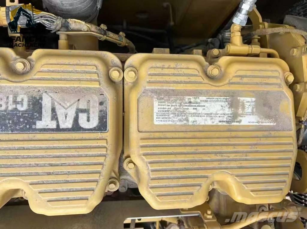 CAT 390F Pásové rýpadlá
