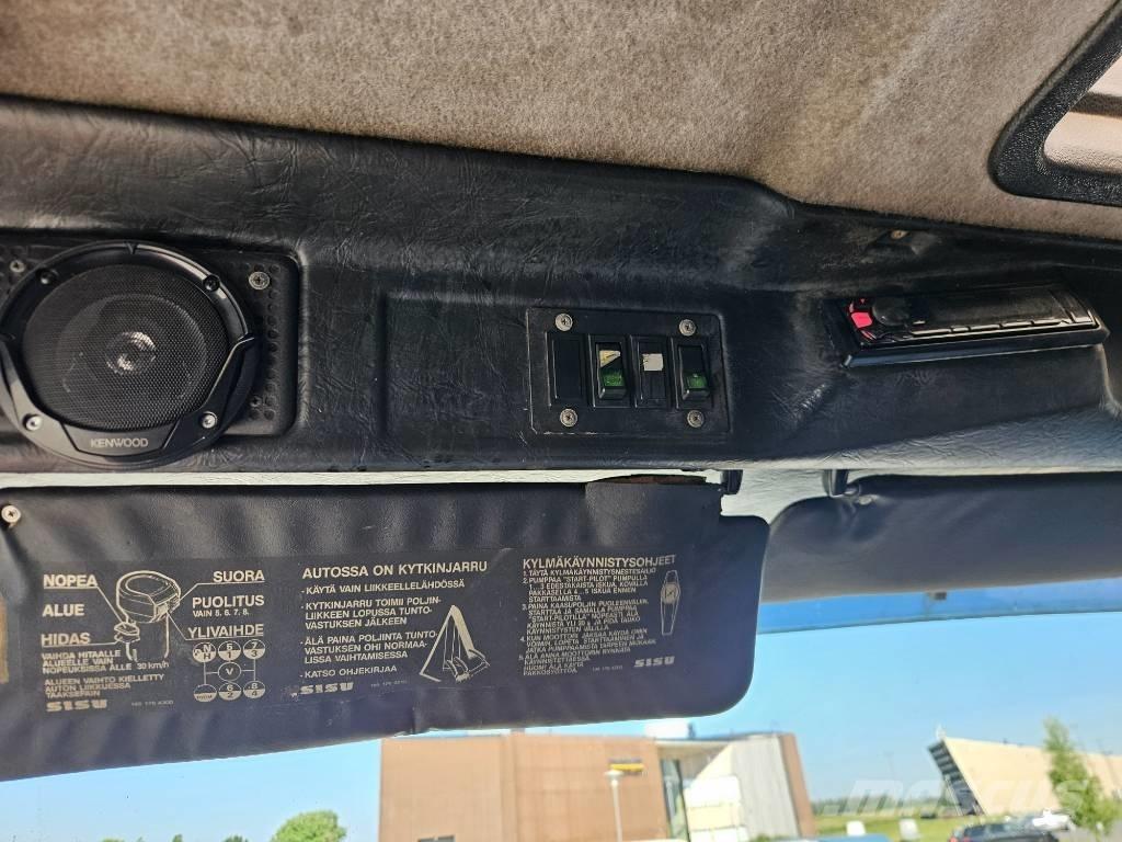 Sisu SM300 8X2 Nákladné automobily na prepravu lesných strojov