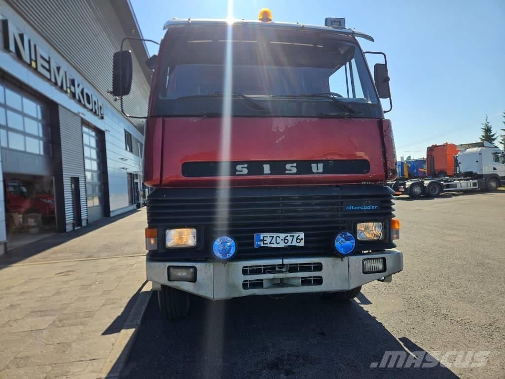 Sisu SM300 8X2 Nákladné automobily na prepravu lesných strojov