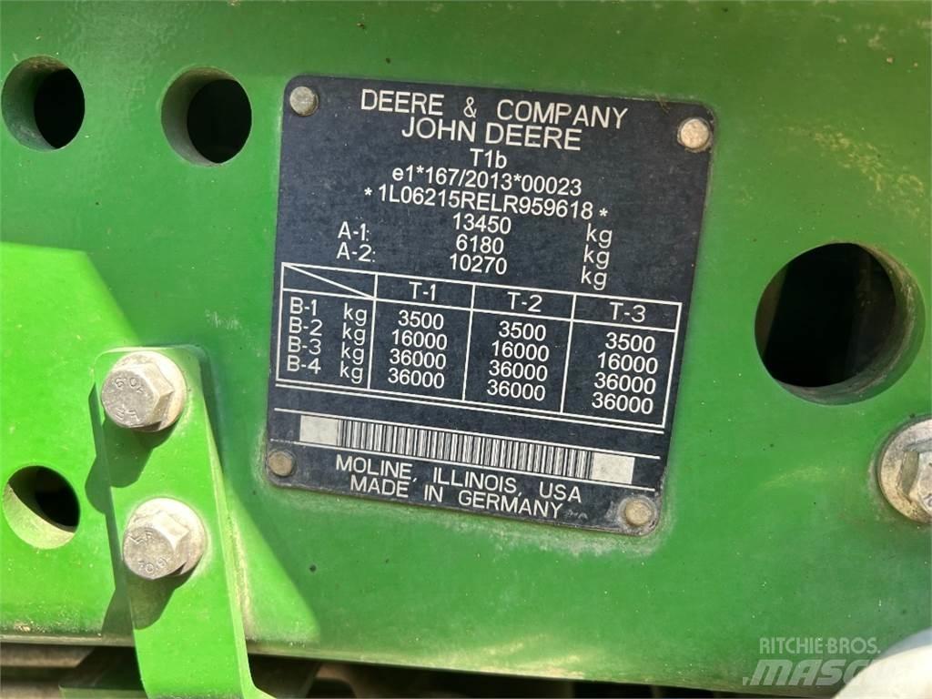 John Deere 6215R Traktory