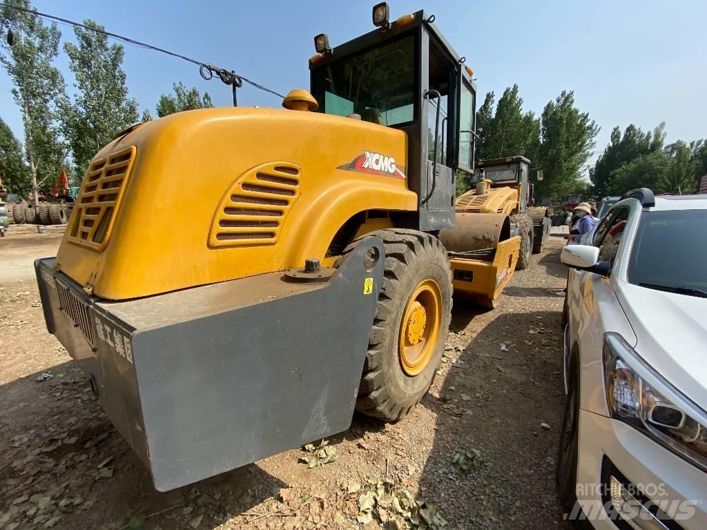 XCMG XSM220 Ťahačové valce