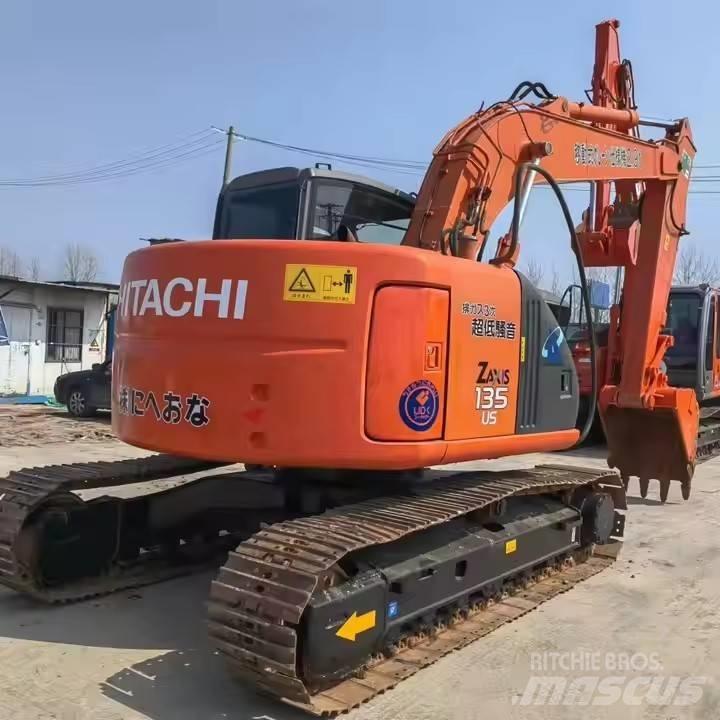Hitachi ZX135 Pásové rýpadlá