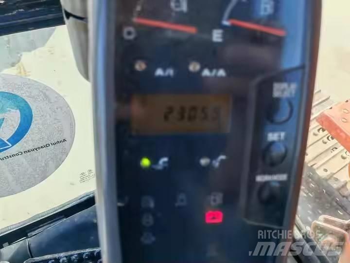Hitachi ZX135 Pásové rýpadlá