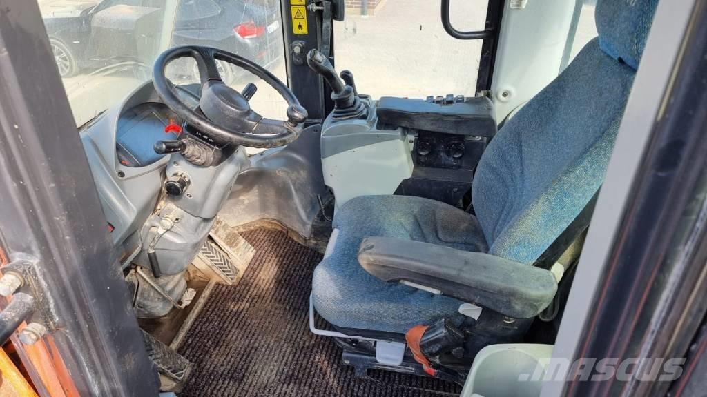 Hitachi ZW 220-6 Kolesové nakladače