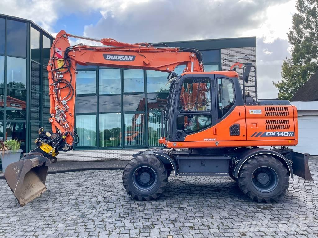 Doosan DX 140 W-3 Kolesové rýpadlá