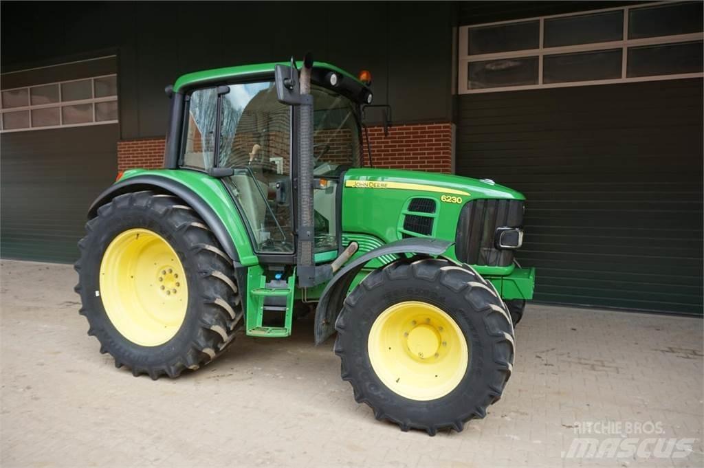 John Deere 6230 Traktory