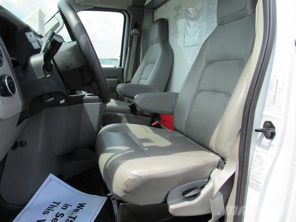 Ford E-350 Skriňová nadstavba