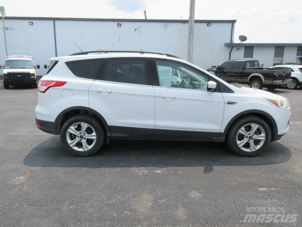 Ford Escape Automobily