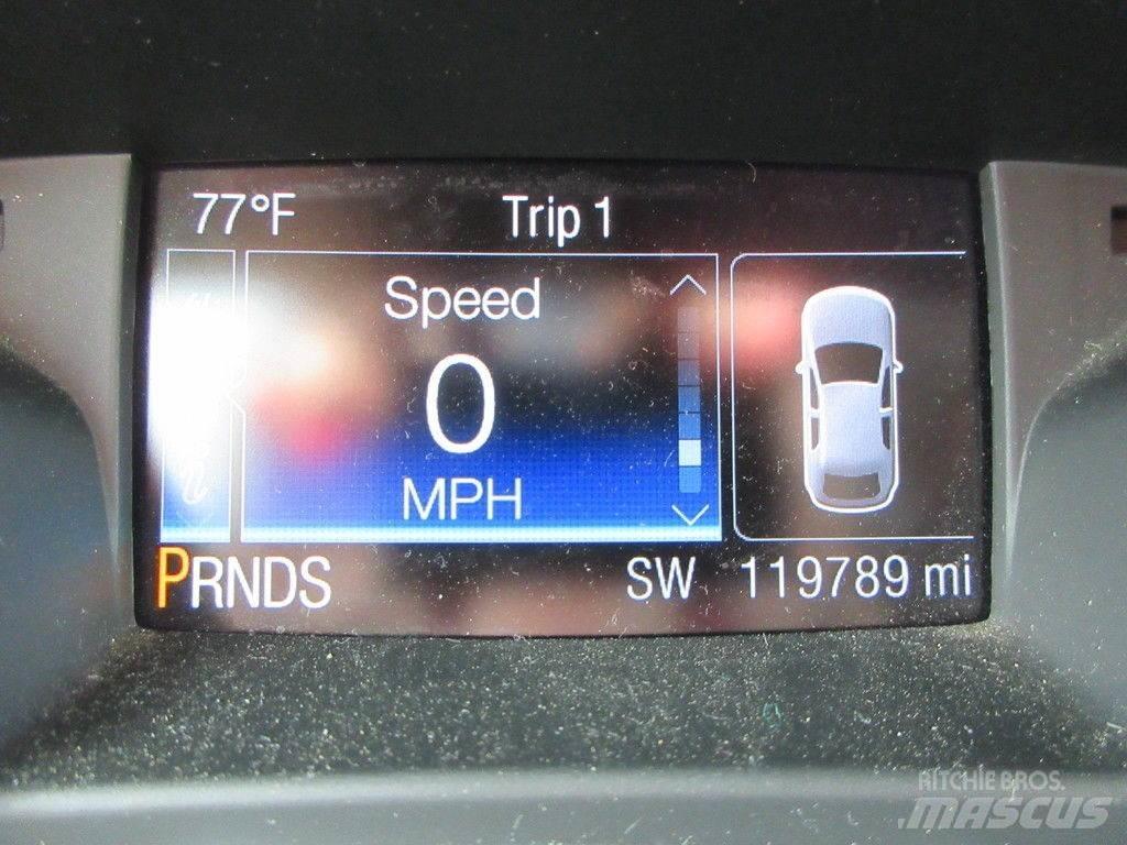 Ford Escape Automobily