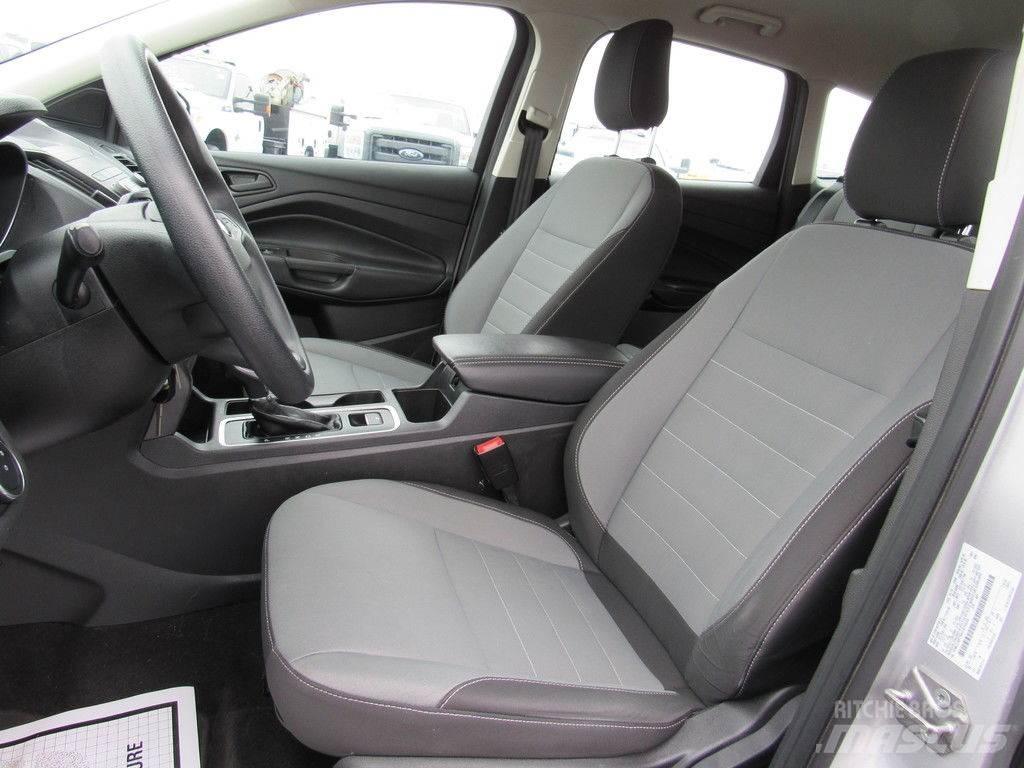 Ford Escape Automobily