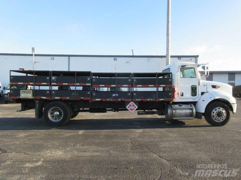 Peterbilt 335 Plošinové nákladné automobily/nákladné automobily so sklápacími bočnicami