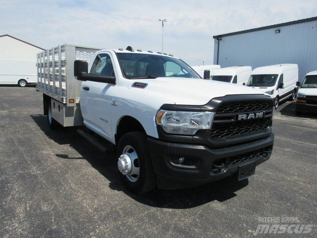 RAM 3500 Plošinové nákladné automobily/nákladné automobily so sklápacími bočnicami