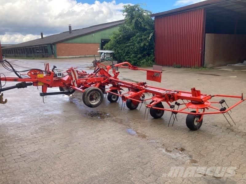 Kuhn GF 8702 T Obracače a zhrabovače sena