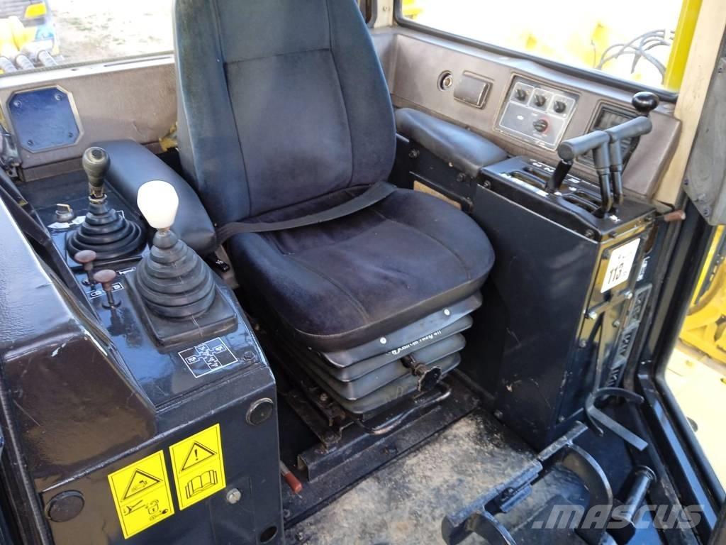 Komatsu D 155 AX-3 Pásové dozéry