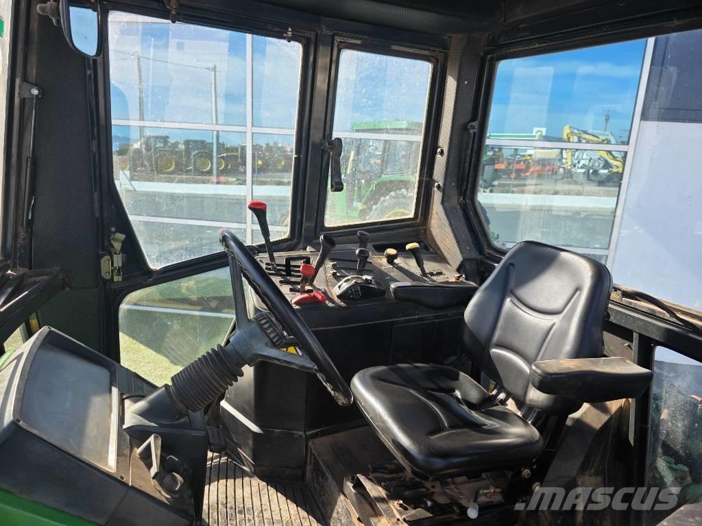 John Deere 6100 Traktory