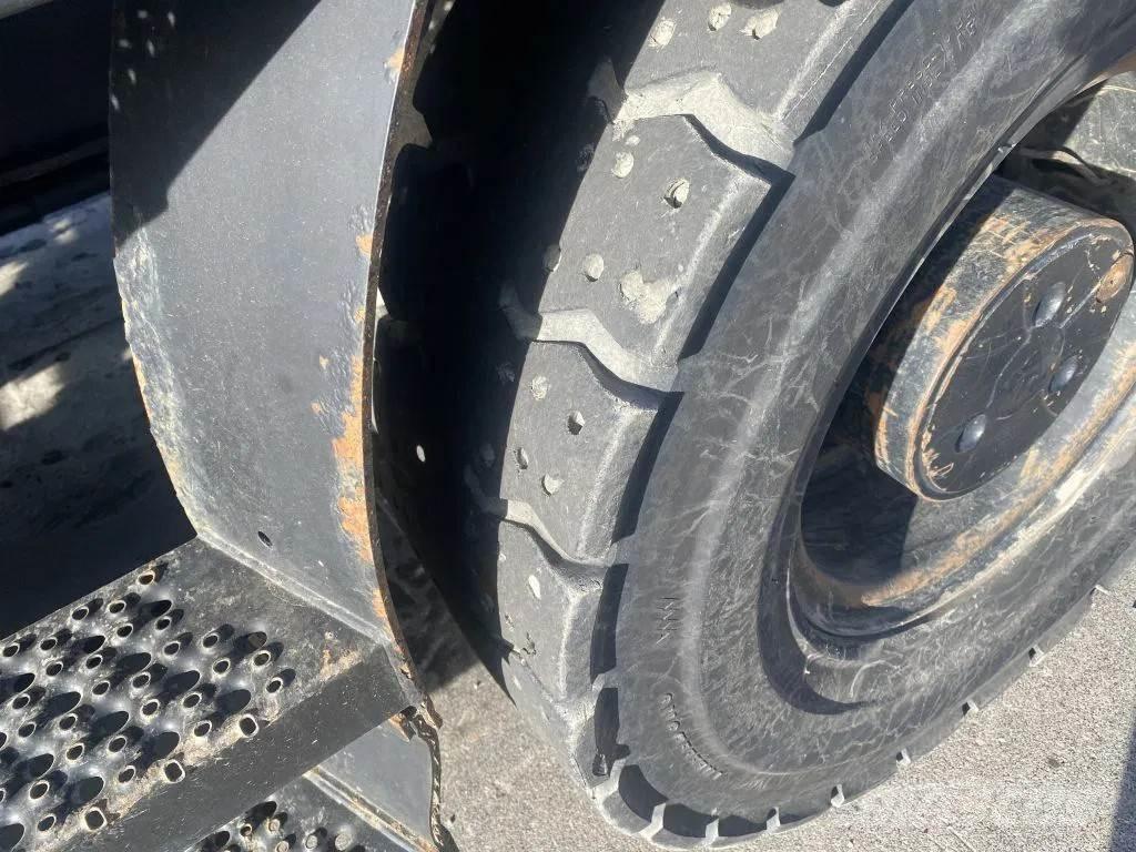 CAT M318F Kolesové rýpadlá