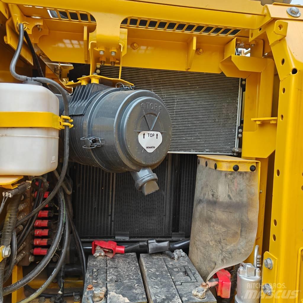 Komatsu 130-7 Pásové rýpadlá