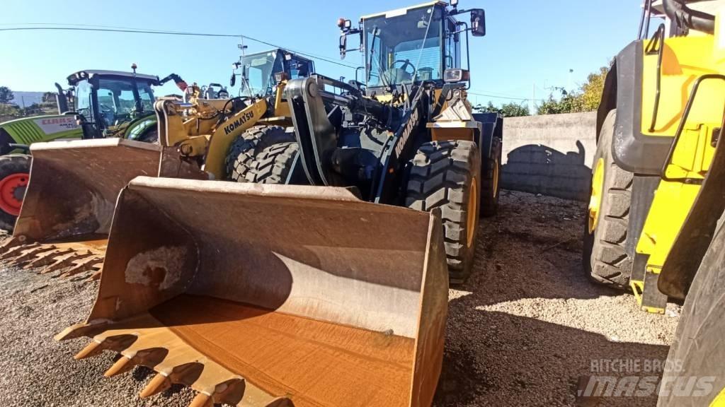 Komatsu WA250PZ-5 Kolesové nakladače